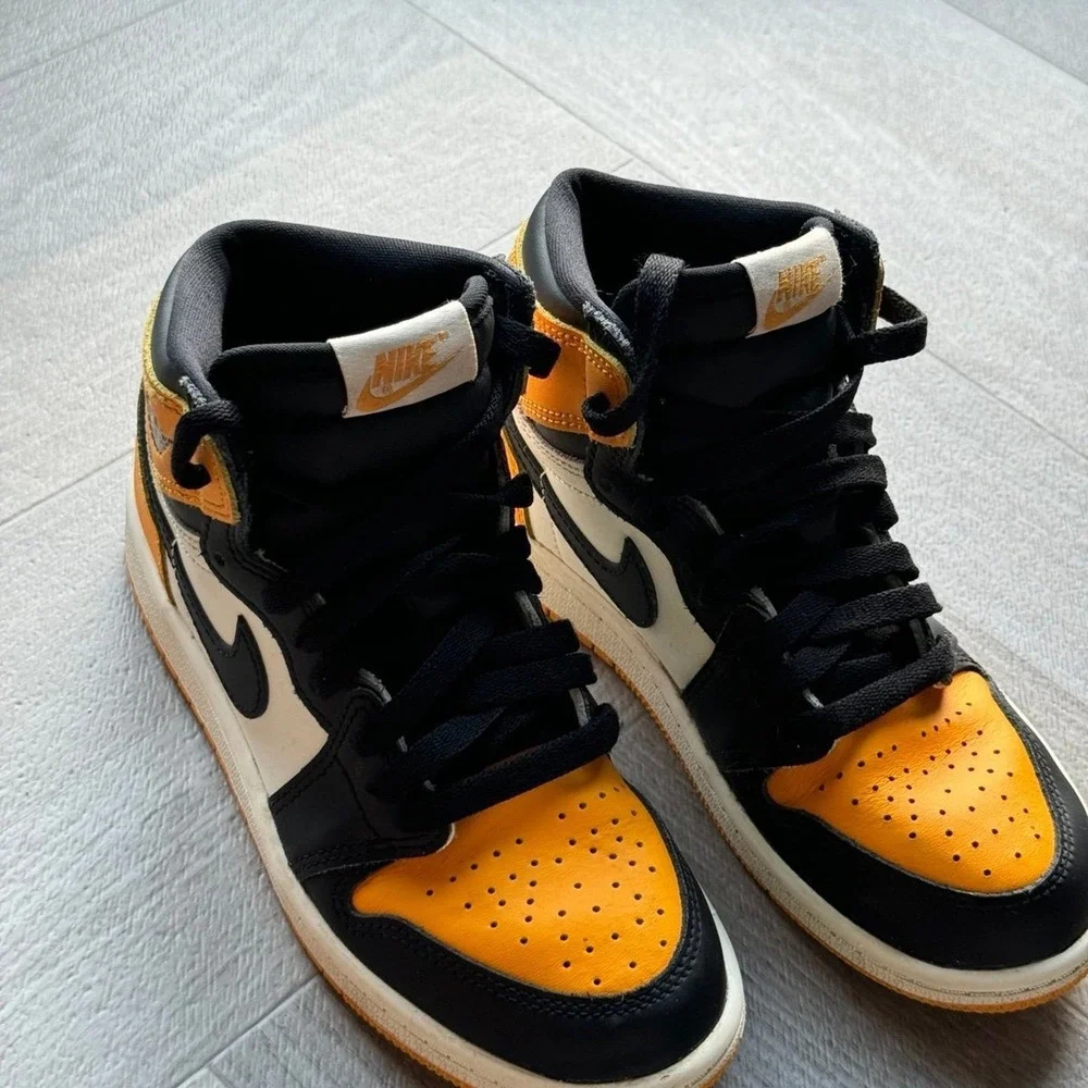 Air Jordan 1 Retro High OG Taxi Yellow Black White Leather Sneakers Youth Size 2